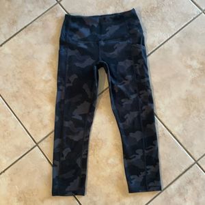 Yogalicious lux yoga pants size small black camo